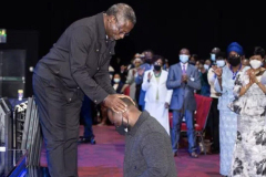 Matthew-Ashimolowo-ordains-son-Tobi-Ashimolowo-as-pastor-aat-KICC-London